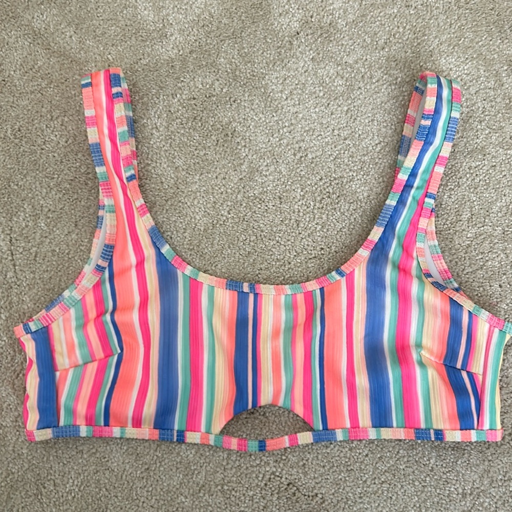 NWOT Bikini top